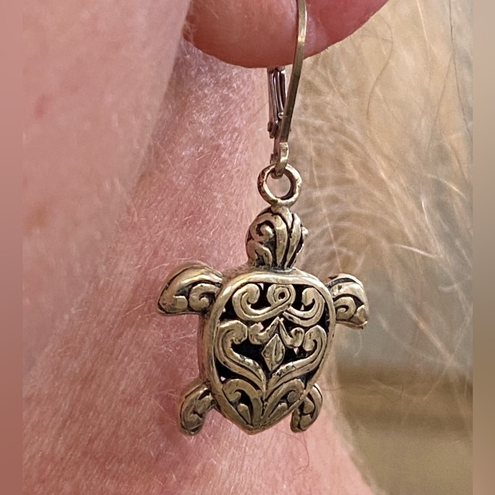 Sterling Silver sea turtle earrings - Picture 3 of 3